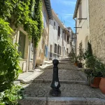 Chauffeur VTC Lourmarin : Réservez votre transport privé dans le Luberon 84